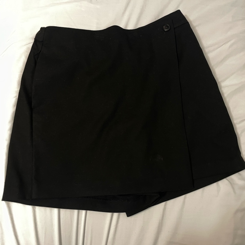 Selling my Uniqlo black skort ⭐️⭐️⭐️⭐️